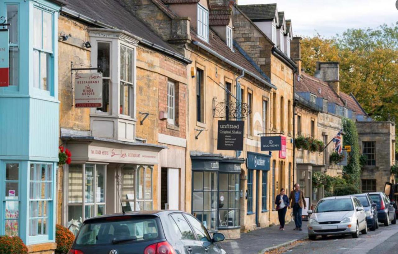 Siam Cottage Guesthouse Over 300 Years Old With Thai Restaurant Moreton-in-Marsh Bagian luar foto