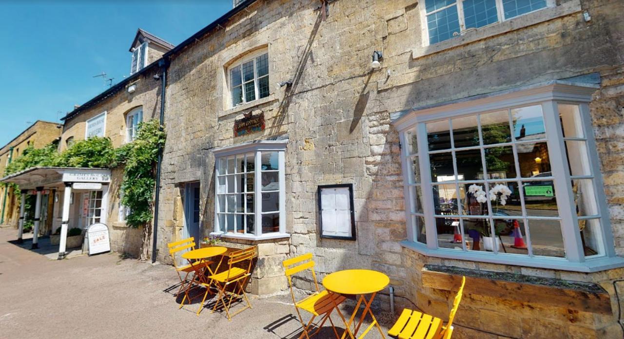Siam Cottage Guesthouse Over 300 Years Old With Thai Restaurant Moreton-in-Marsh Bagian luar foto