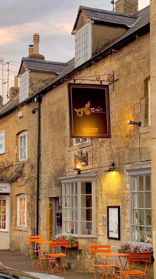Siam Cottage Guesthouse Over 300 Years Old With Thai Restaurant Moreton-in-Marsh Bagian luar foto