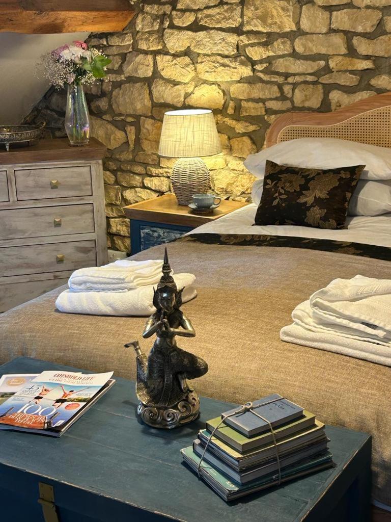 Siam Cottage Guesthouse Over 300 Years Old With Thai Restaurant Moreton-in-Marsh Bagian luar foto